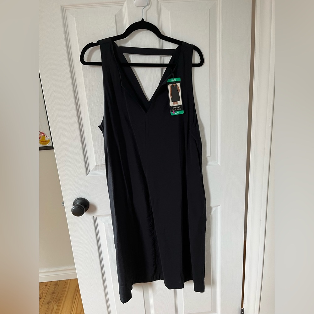 Banana Republic Black Sleeveless V-Neck Sheath Midi